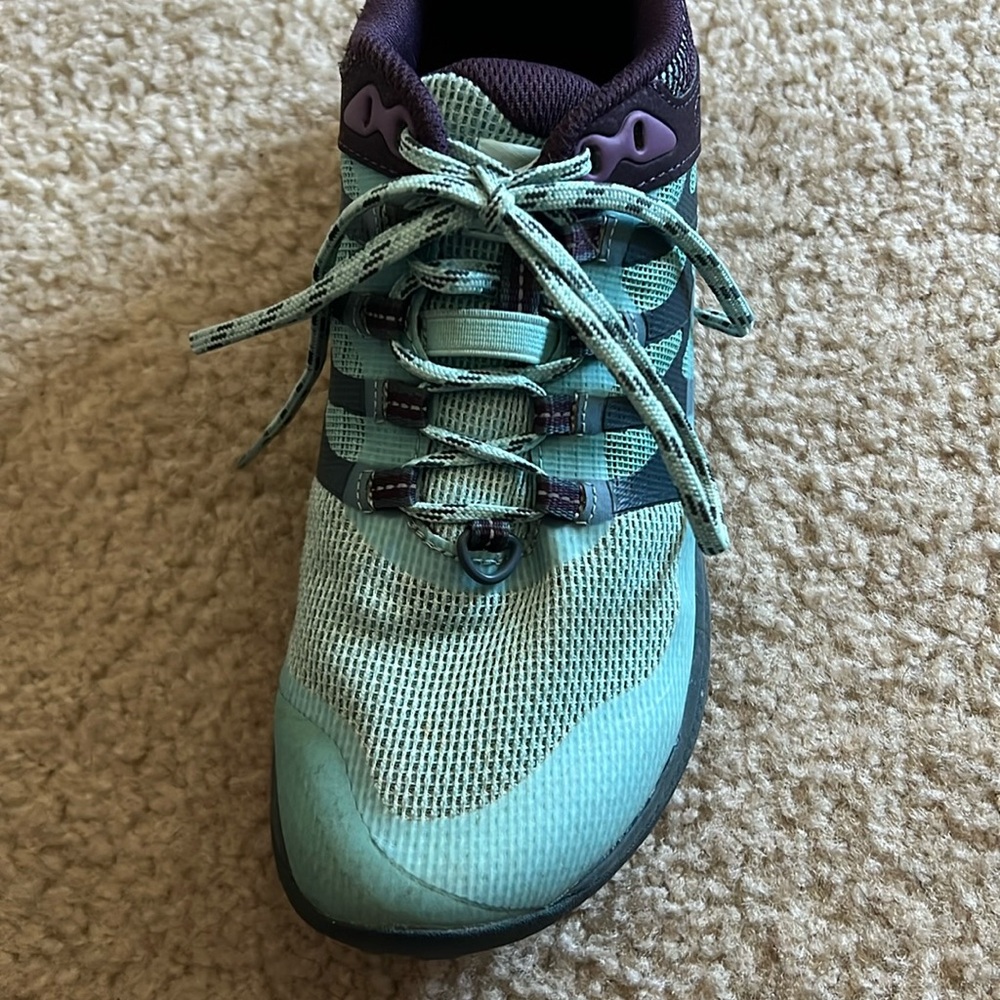 Great shoe worn a few times size 8.5 perfect condition